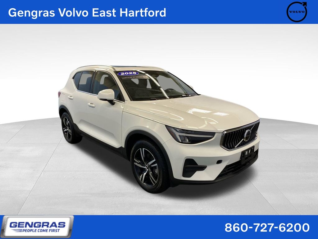 2025 Volvo XC40 B5 Core Bright Theme AWD