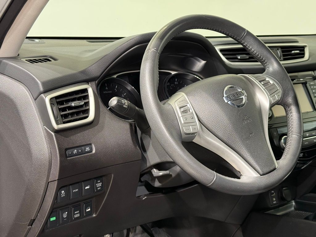 2016 Nissan Rogue SL 17