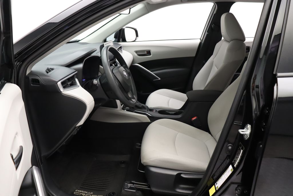 2022 Toyota Corolla Cross L 14