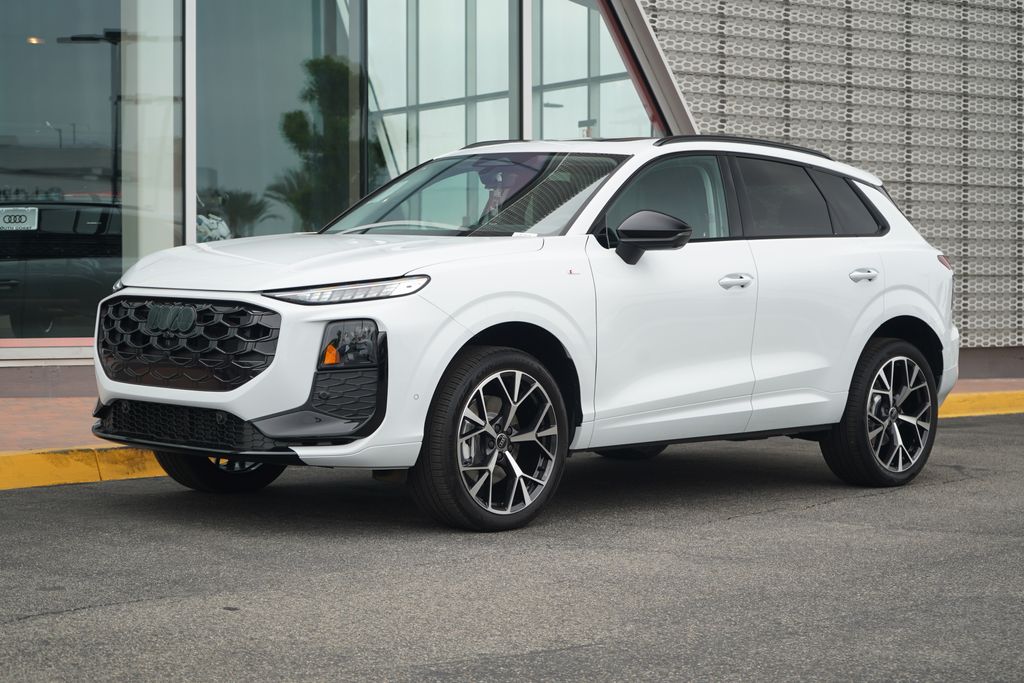 Thumbnail: 2026 Audi Q3 - 1