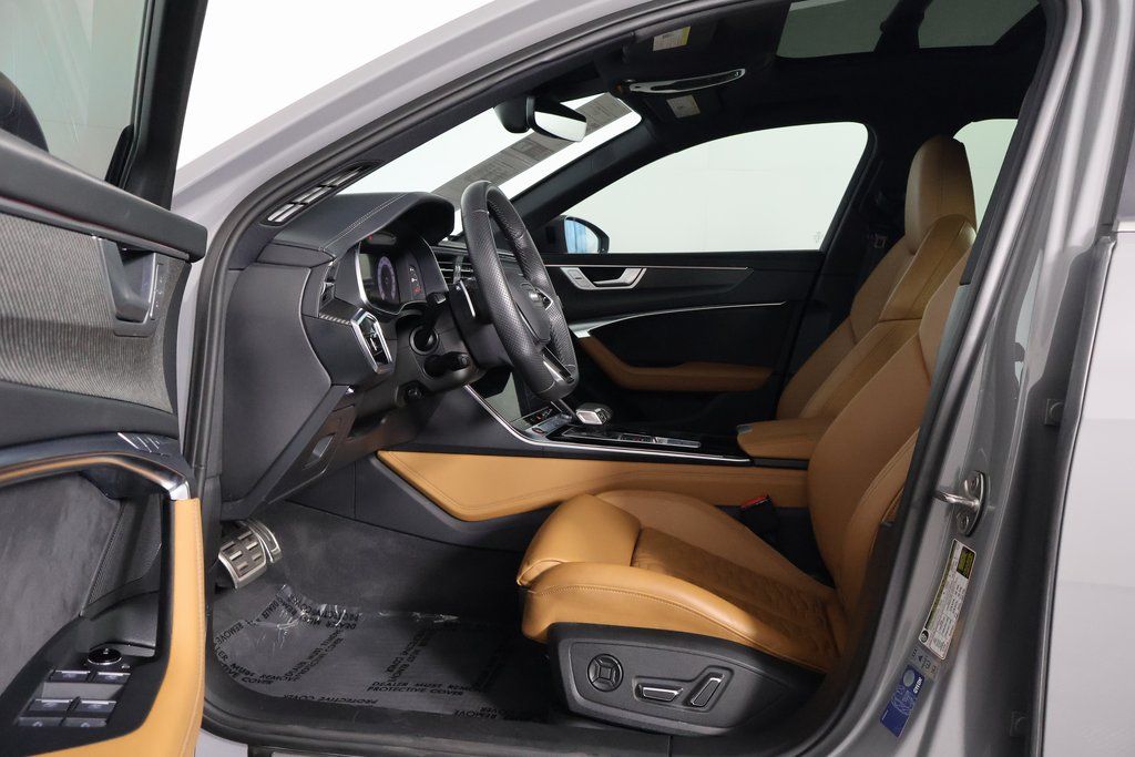 Thumbnail: 2024 Audi RS 6 - 10