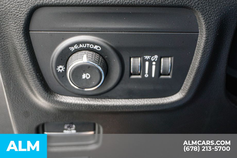 Used 2024 White/off-white Jeep Limited image 47