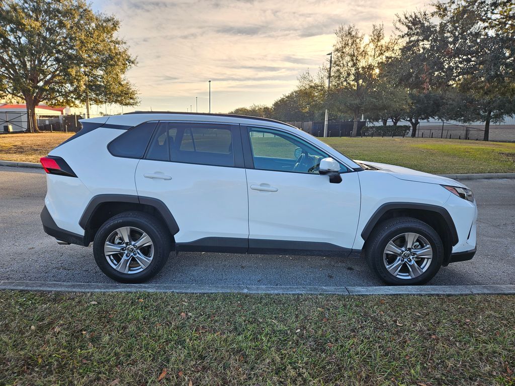 2022 Toyota RAV4 XLE 6