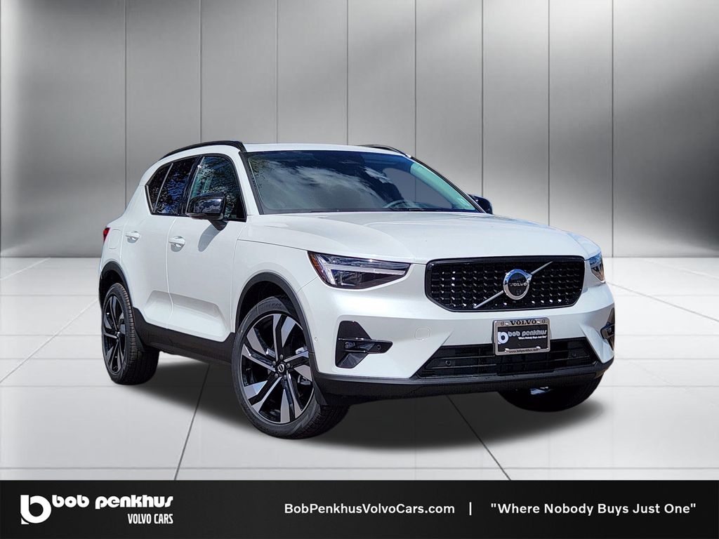 2026 Volvo XC40 B5 Ultra
