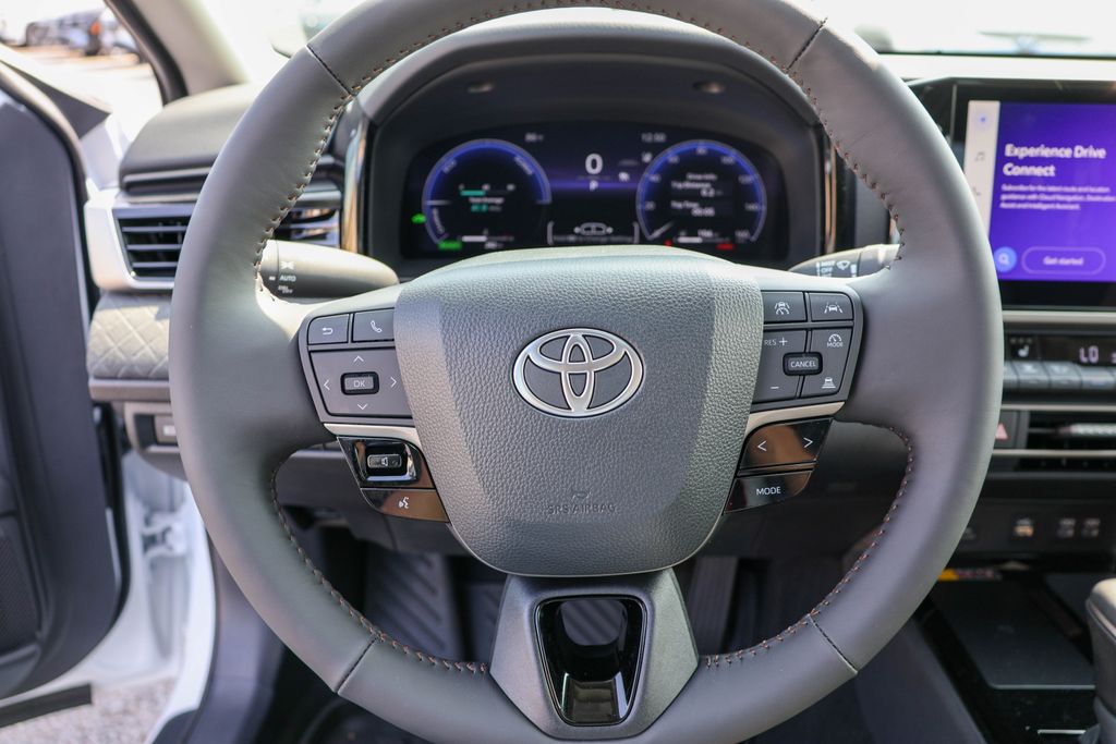 2025 Toyota Camry XLE 18