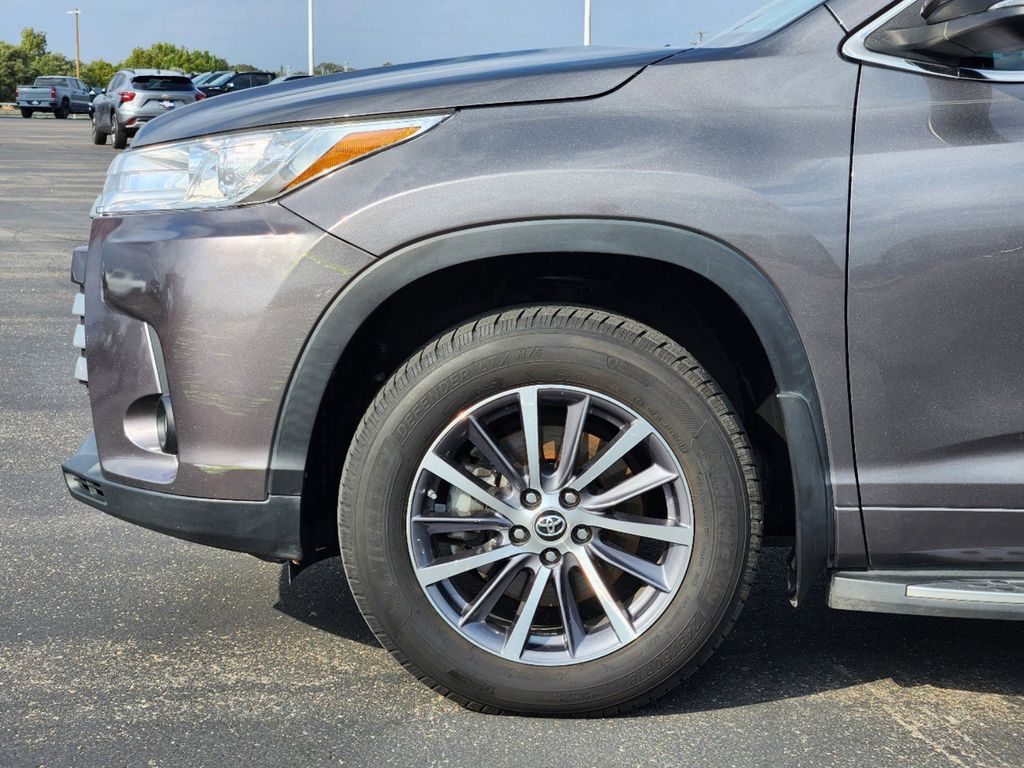 2017 Toyota Highlander XLE 10