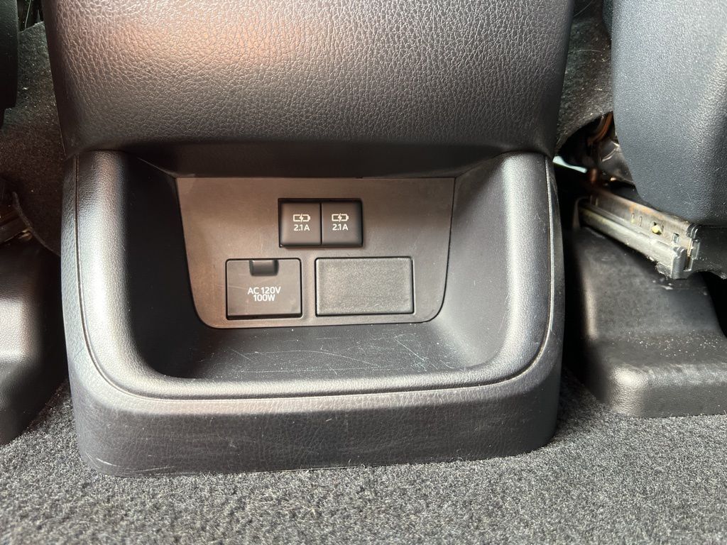 2019 Midnight Black Metallic Toyota Highlander XLE AWD SUV