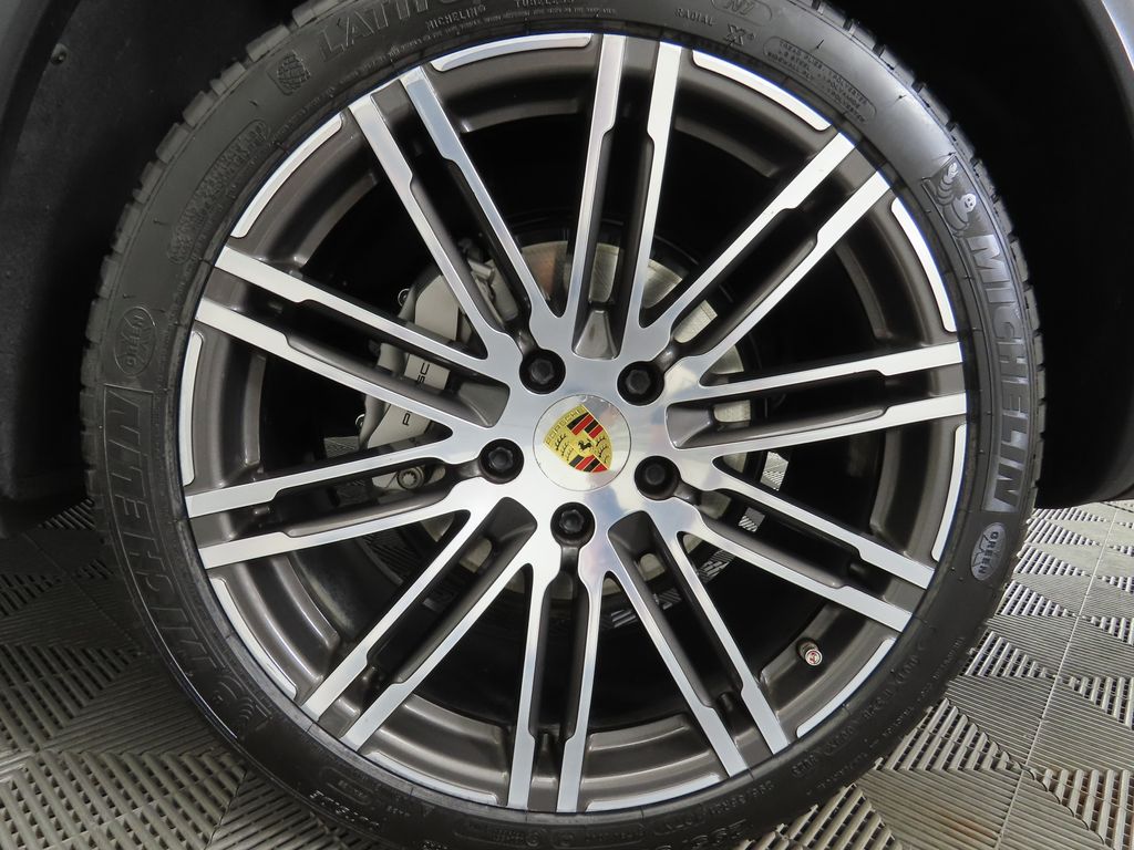2016 Porsche Cayenne S 31