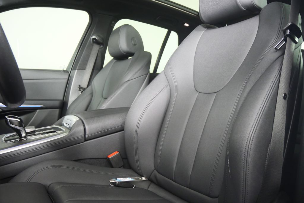 Thumbnail: 2021 BMW X5 - 10