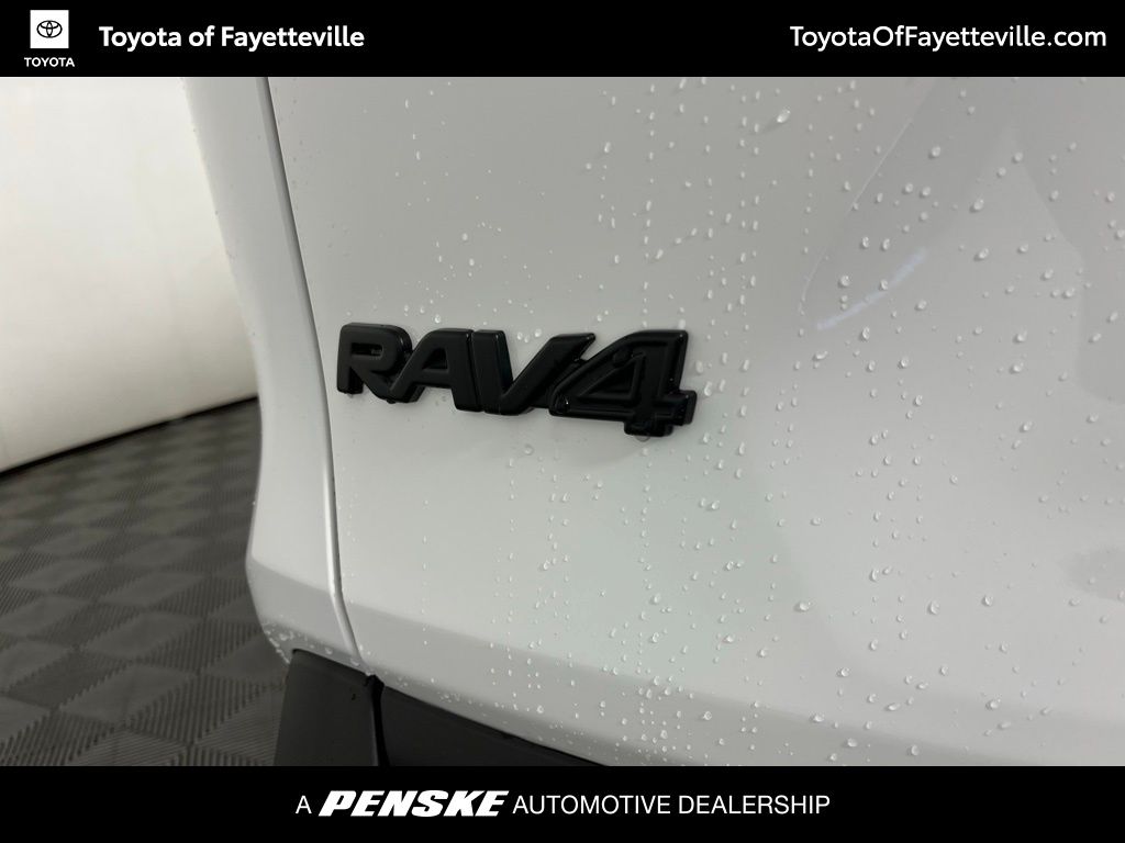 2025 Toyota RAV4 XLE 3