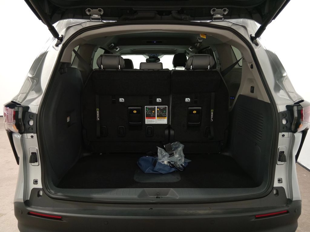 2024 Toyota Sienna XLE