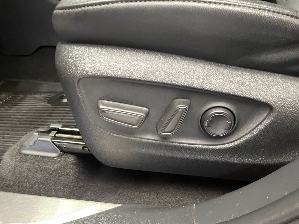 Thumbnail: 2023 Toyota Highlander - 13