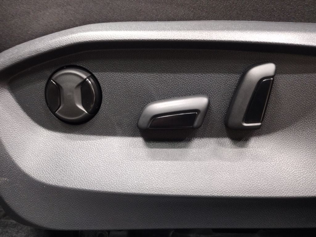 2025 Volkswagen Taos 1.5T SE Black