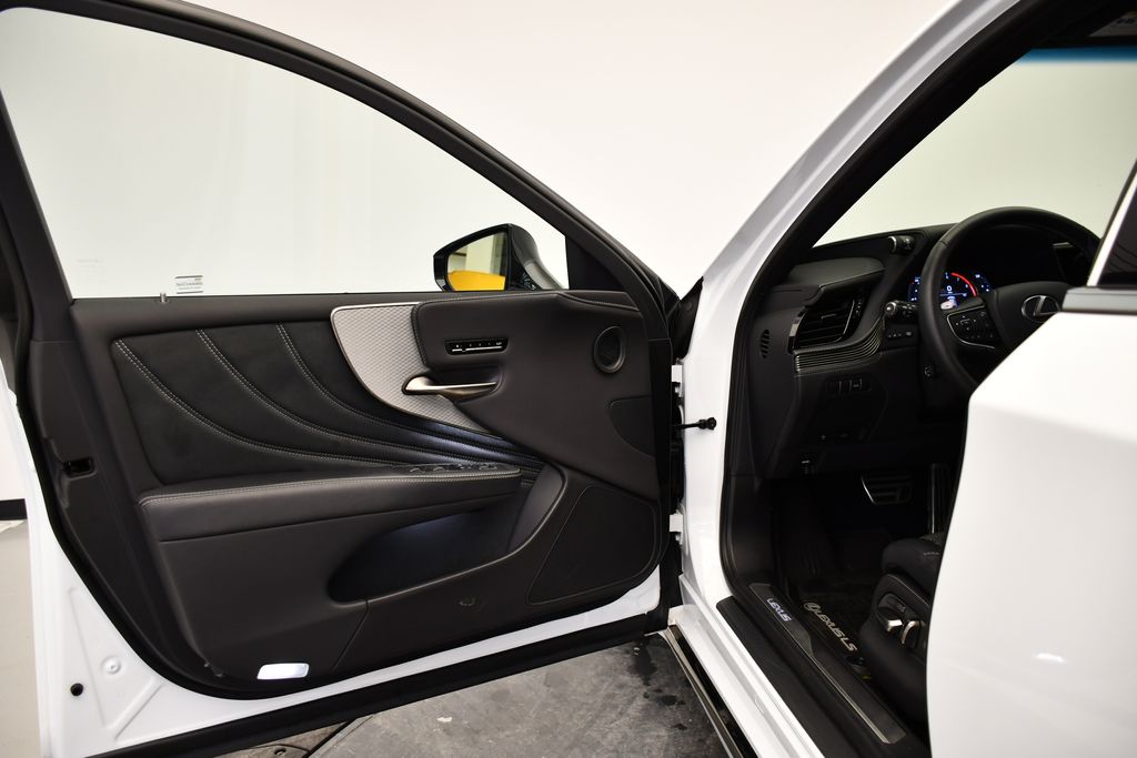 Thumbnail: 2023 Lexus LS - 30