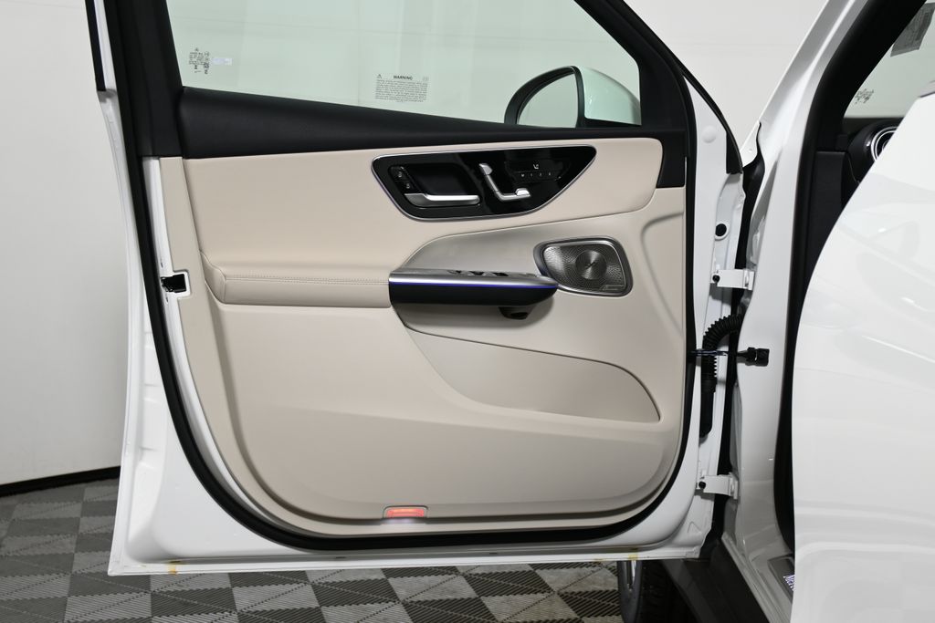 2025 Mercedes-Benz GLC 300 21
