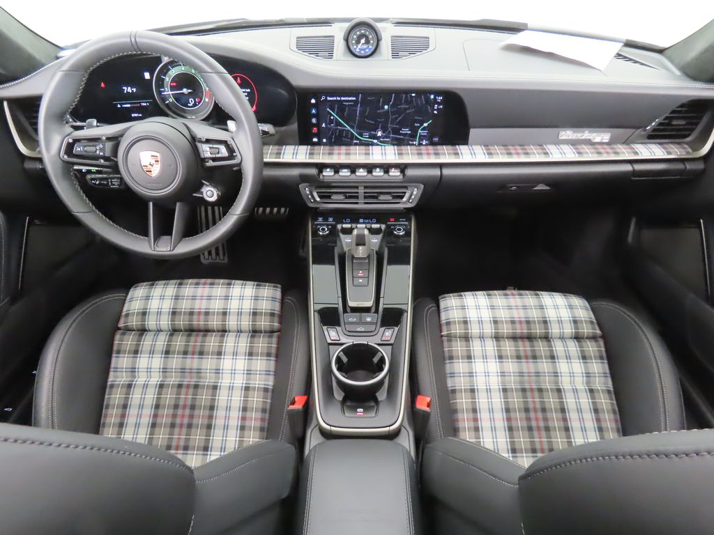 Thumbnail: 2025 Porsche 911 - 16