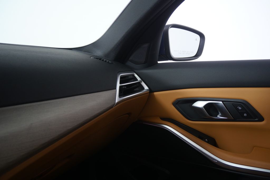 Thumbnail: 2025 BMW 3 Series - 26