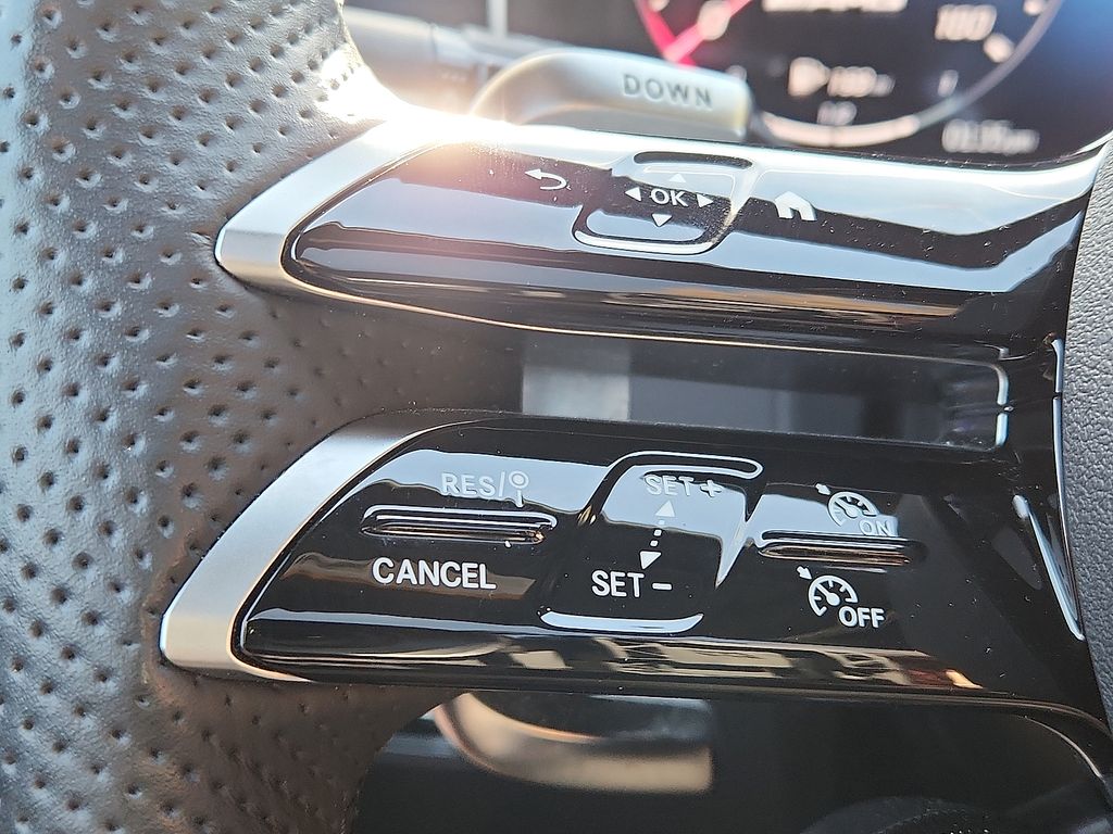 Thumbnail: 2025 Mercedes-Benz GLC - 22