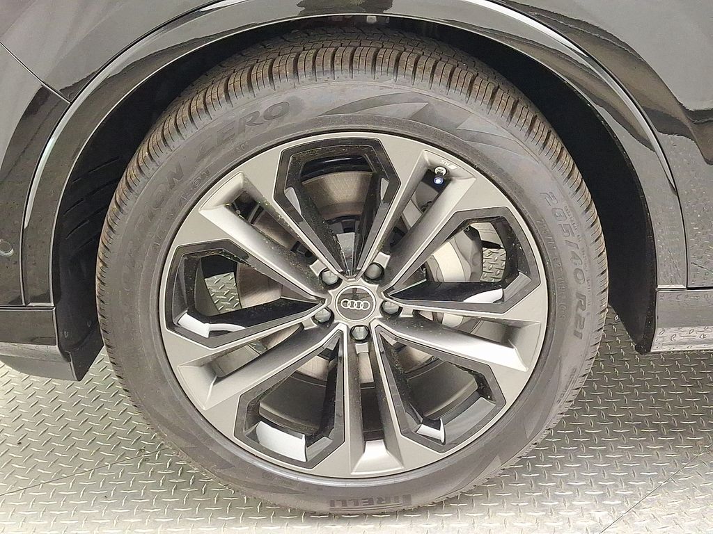 Thumbnail: 2026 Audi Q7 - 5