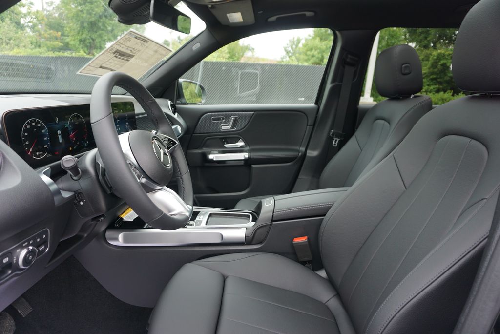 Thumbnail: 2025 Mercedes-Benz GLB - 9