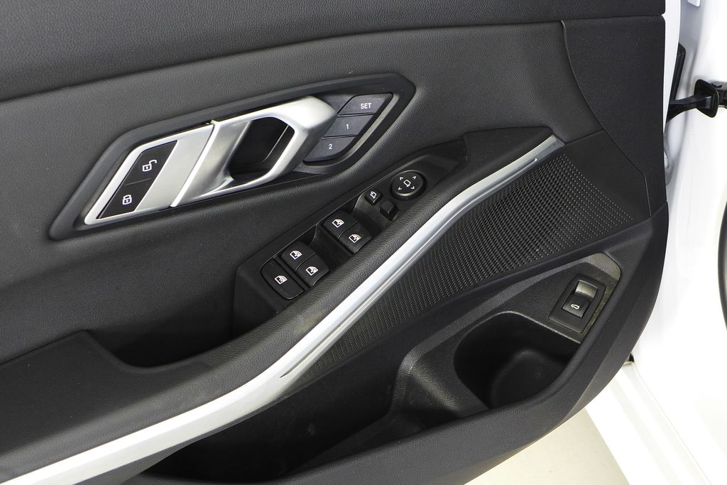 Thumbnail: 2019 BMW 3 Series - 12