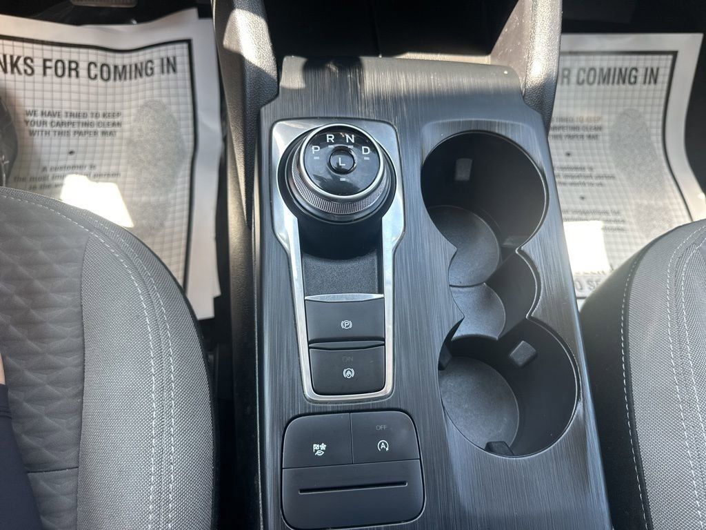 2022 Oxford White Ford Escape SE FWD SUV