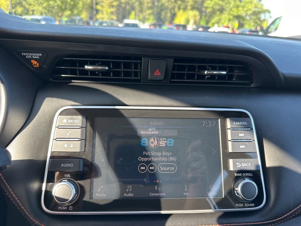2020 Aspen White/Super Black Nissan Kicks SR FWD SUV
