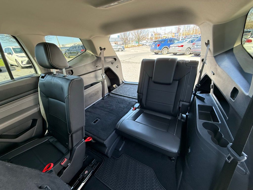 2022 Volkswagen Atlas 3.6L V6 SE w/Technology White at Sutliff Volkswagen