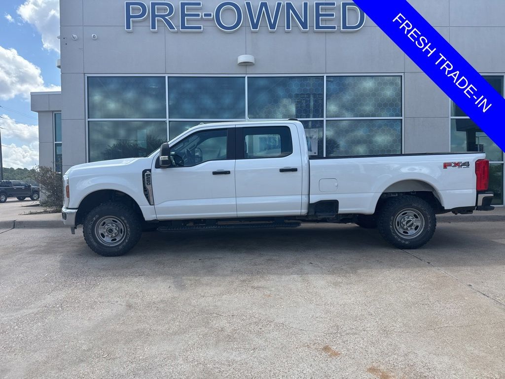 Oxford White 2024 Ford F-250 Super Duty XL Crew Cab 4WD Pickup Truck Four-Wheel Drive Automatic