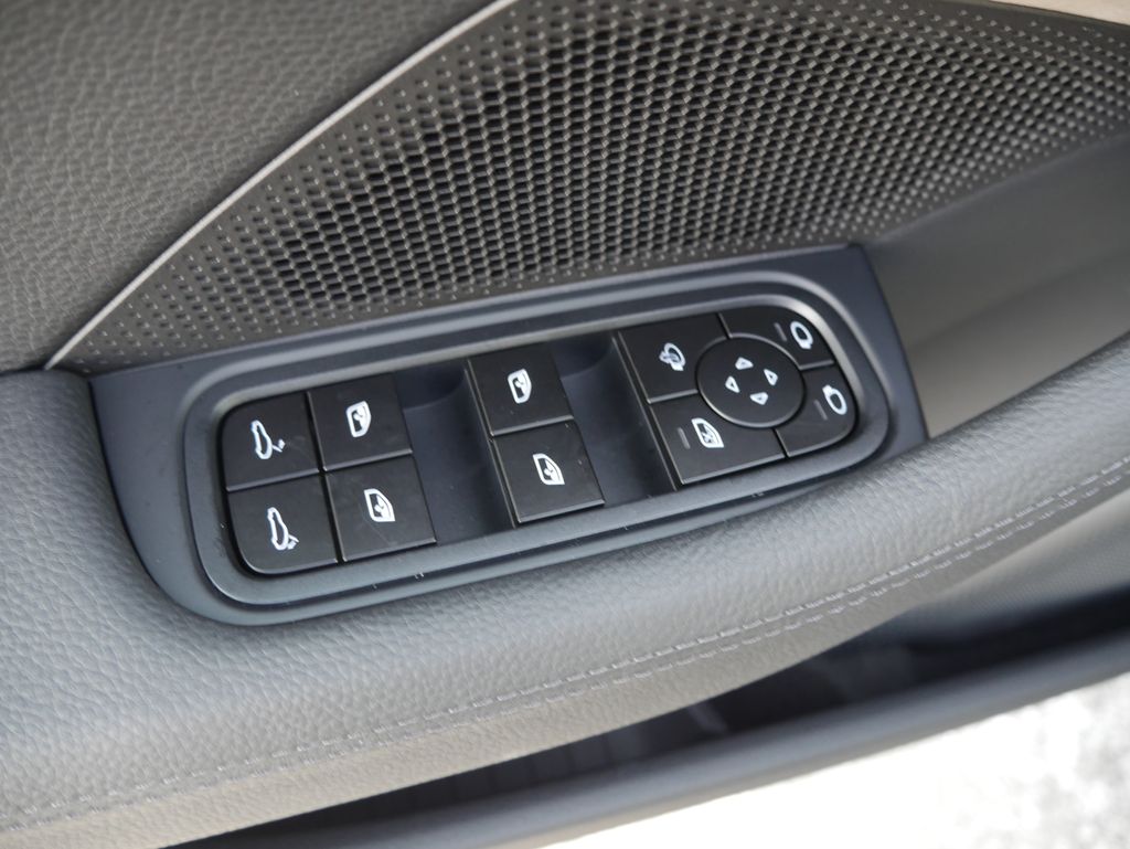 Thumbnail: 2026 Porsche Panamera - 19