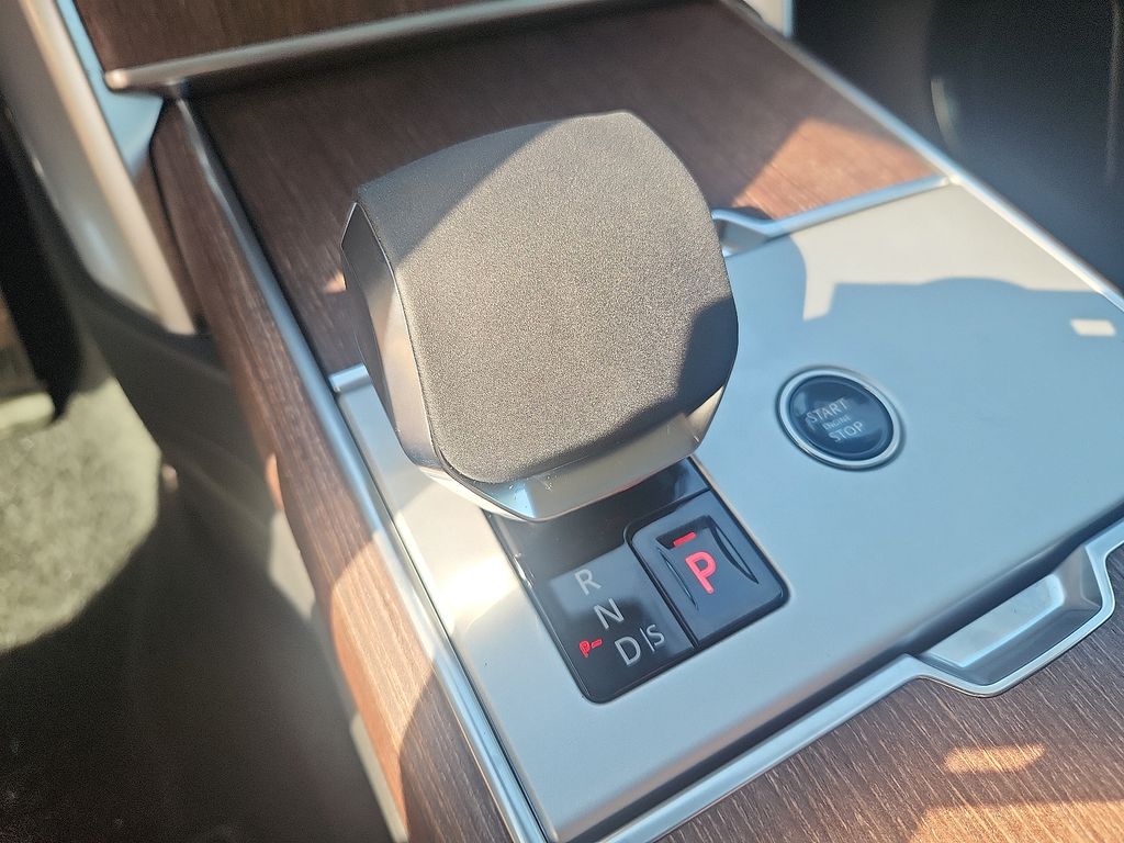 Thumbnail: 2025 Land Rover Range Rover - 7