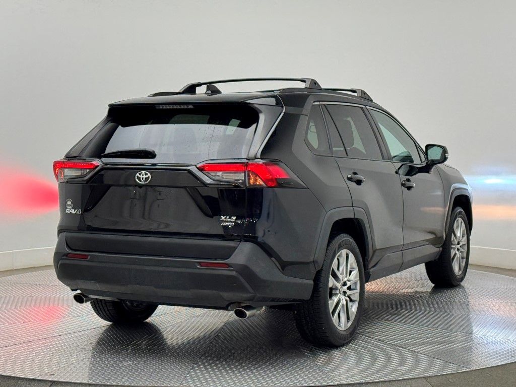 2019 Toyota RAV4 XLE Premium 9