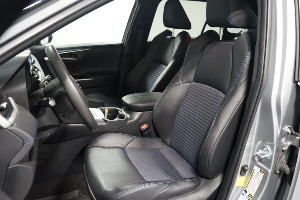 Thumbnail: 2021 Toyota RAV4 - 6