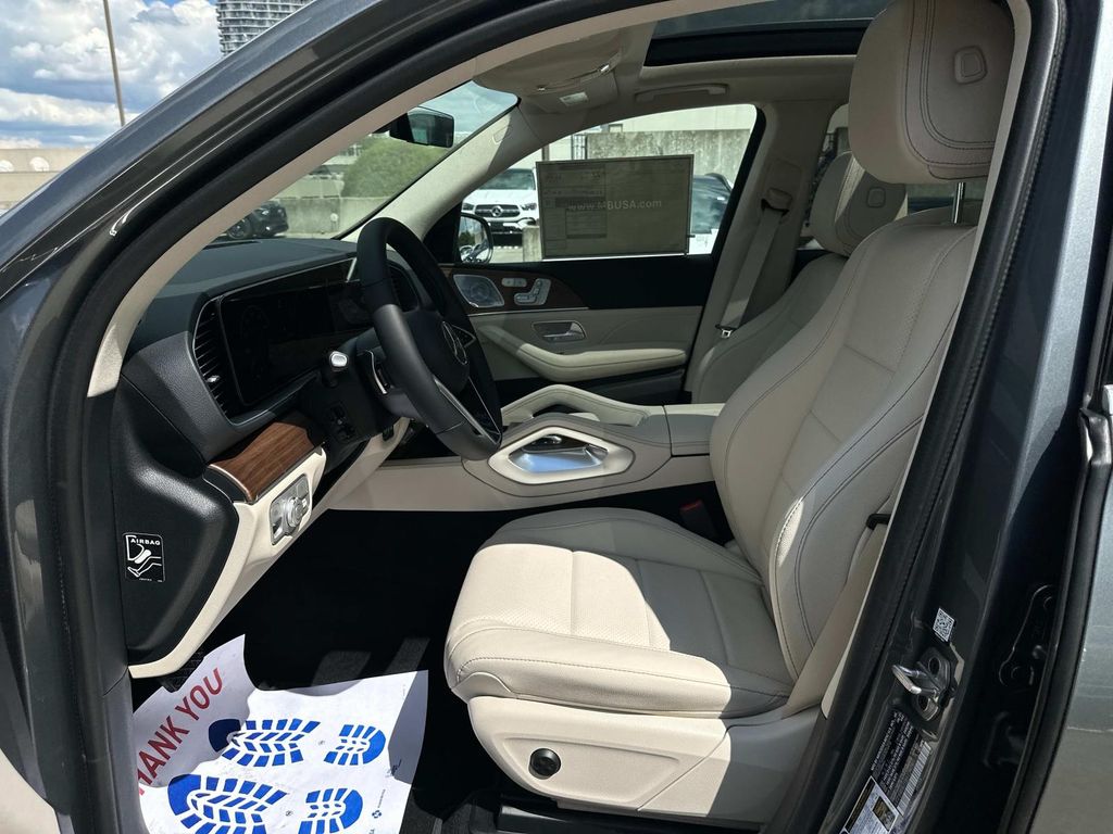 Thumbnail: 2026 Mercedes-Benz GLE - 12