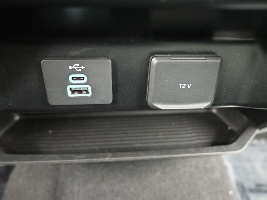 Used 2025 Oxford White Ford XLT image 28