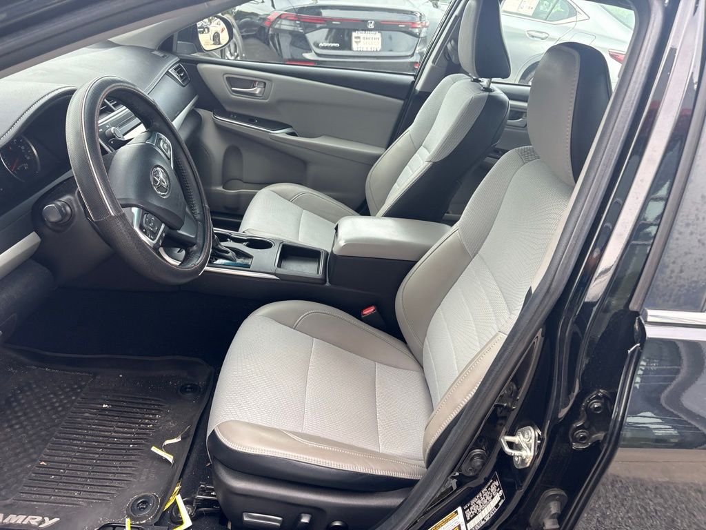 Used 2016 Black Toyota SE image 8
