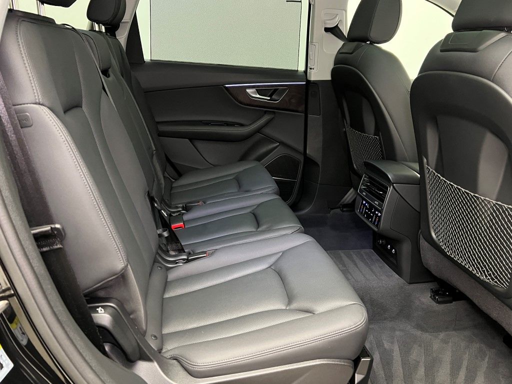 Thumbnail: 2023 Audi Q7 - 17