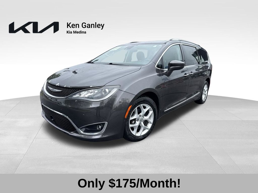 Gray (Granite Crystal Metallic Clearcoat) 2017 Chrysler Pacifica Minivan Front-Wheel Drive 9-Speed Automatic