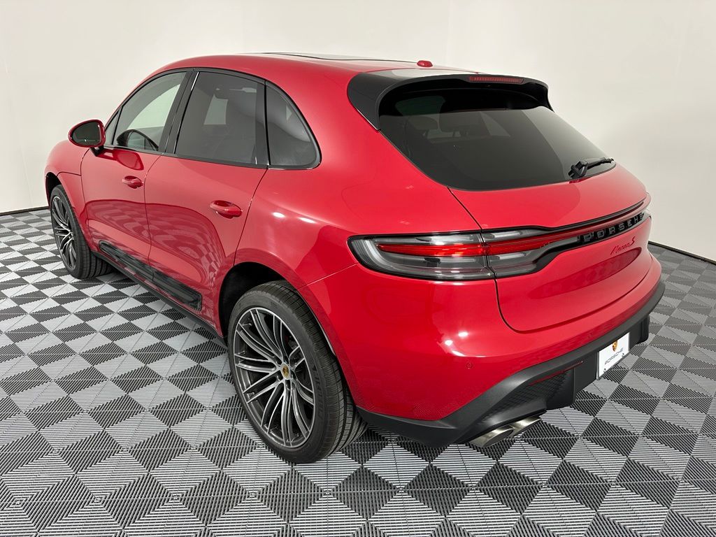 Thumbnail: 2026 Porsche Macan - 3