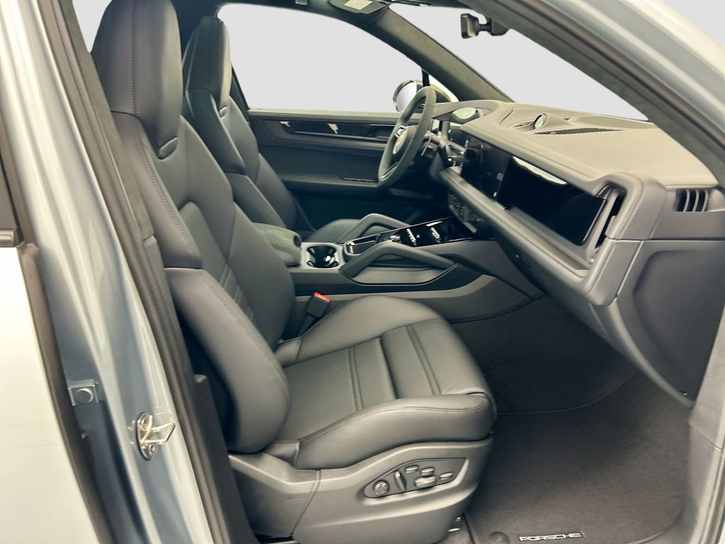 Thumbnail: 2026 Porsche Cayenne - 21
