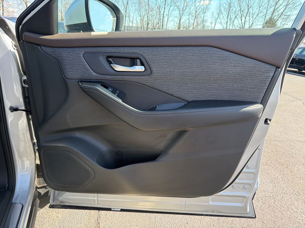 Thumbnail: 2023 Nissan Rogue - 24