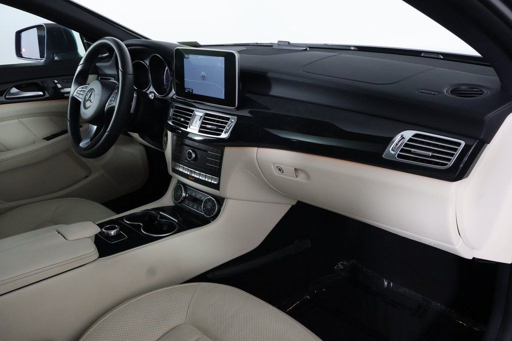 Thumbnail: 2016 Mercedes-Benz CLS - 9