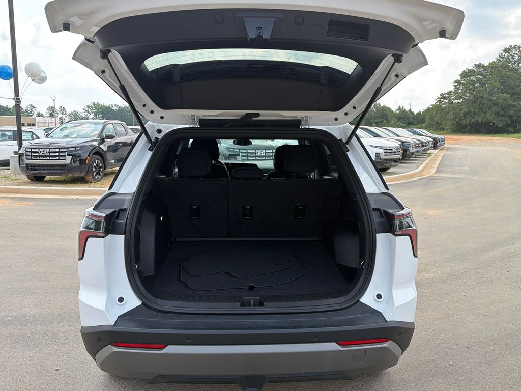 Used 2025 White Chevrolet LT image 18