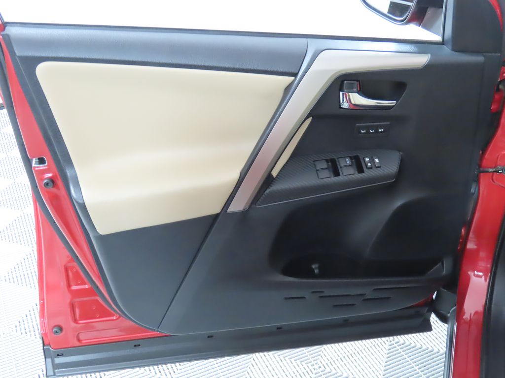 Thumbnail: 2014 Toyota RAV4 - 26