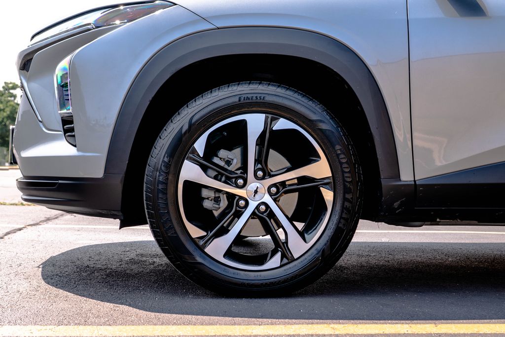 Used 2024 Chevrolet Trax SUV