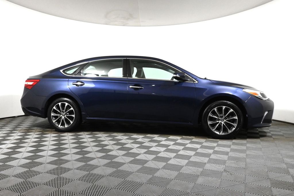 Thumbnail: 2017 Toyota Avalon - 9