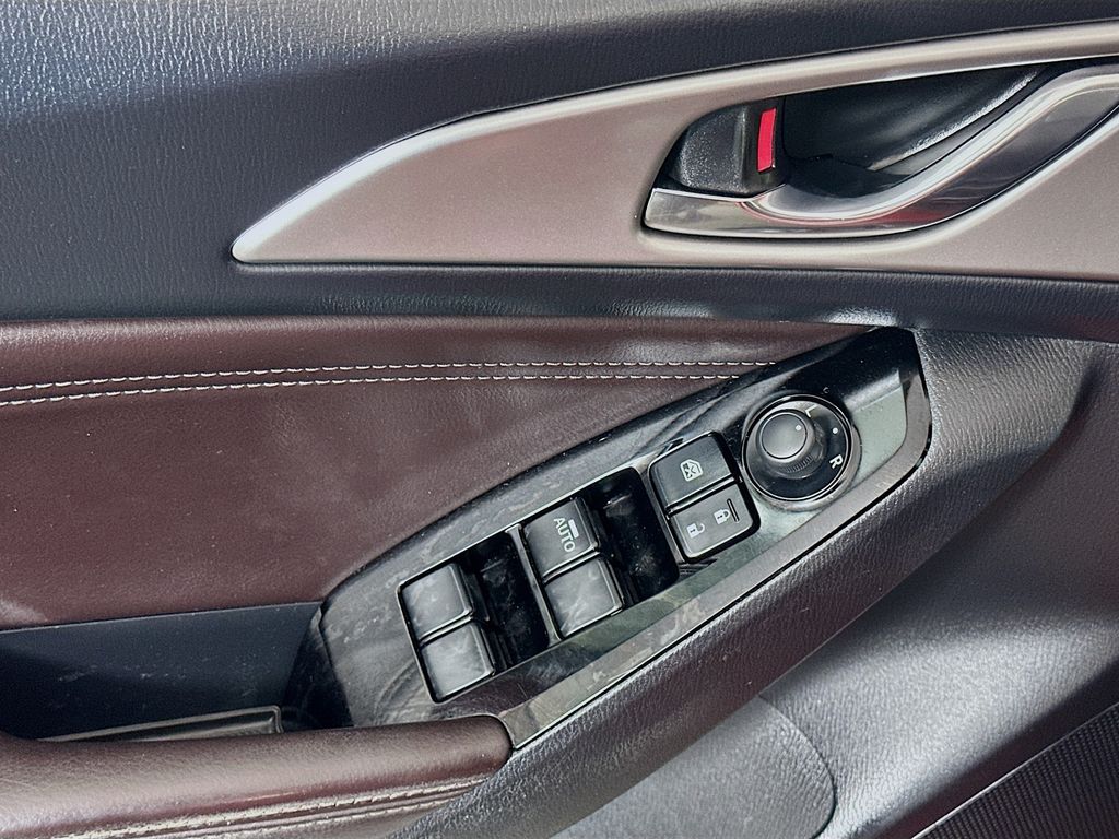 Thumbnail: 2018 Mazda Mazda3 - 18