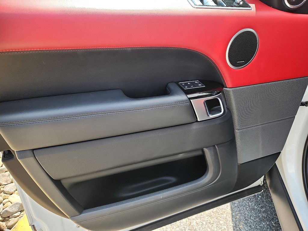 Thumbnail: 2020 Land Rover Range Rover Sport - 12