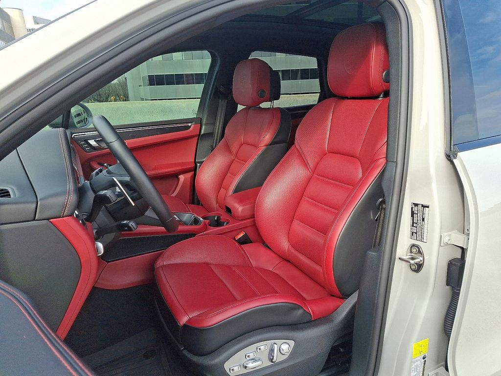 Thumbnail: 2025 Porsche Macan - 15