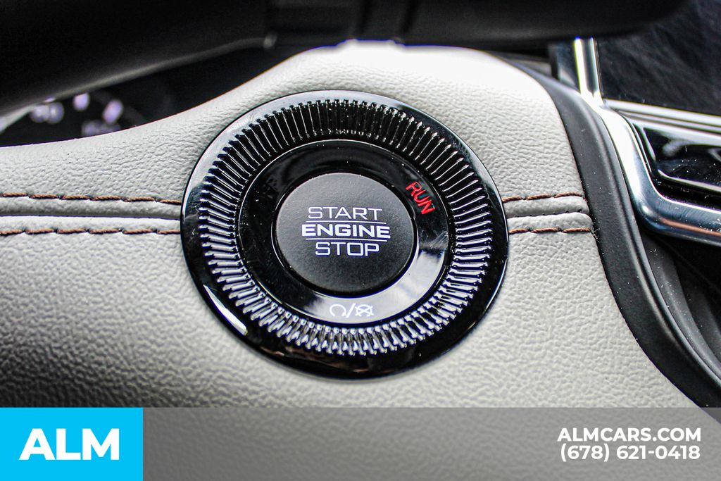 Used 2025 White Jeep Limited image 27